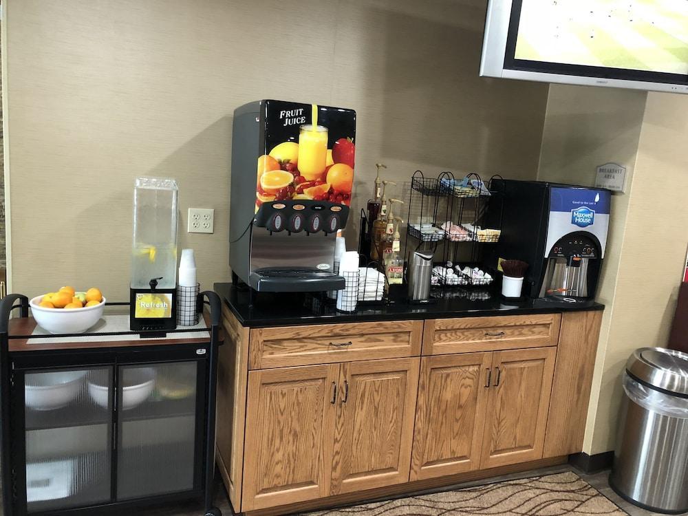 Comfort Inn Guilford Near I-95 エクステリア 写真