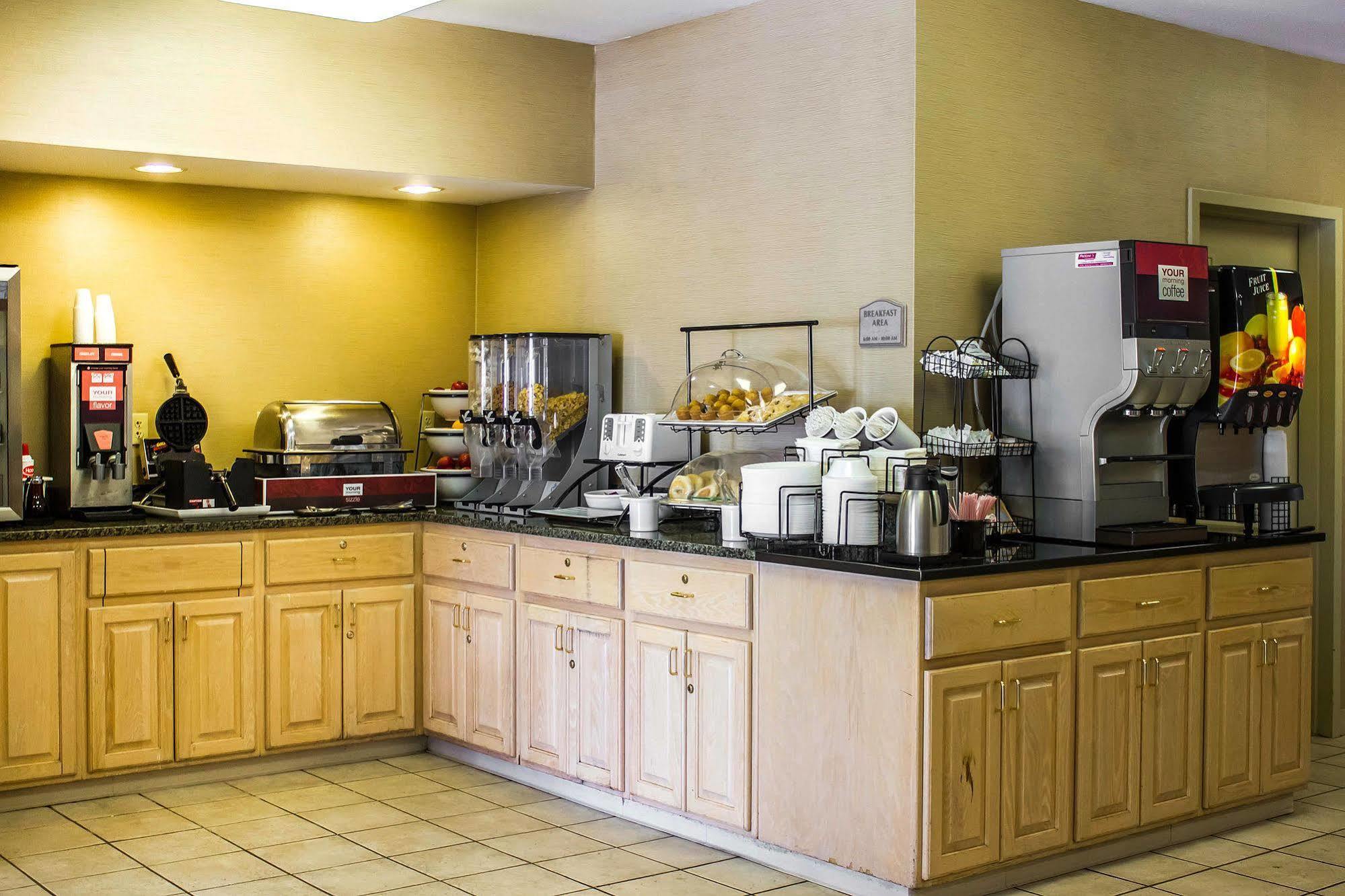 Comfort Inn Guilford Near I-95 エクステリア 写真